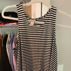 Ribbed black white striped tank